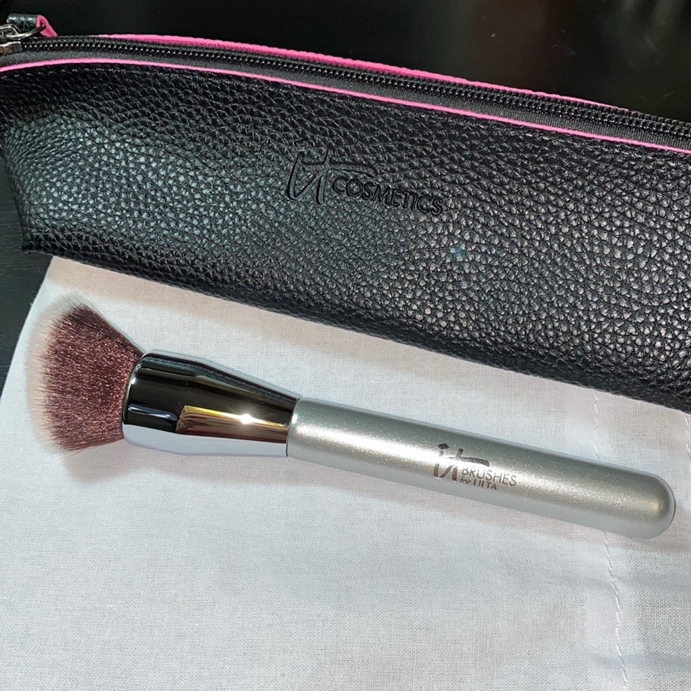 IT Cosmetics Complexion Perfection Face Makeup Brush